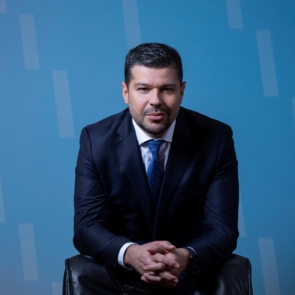 ΔΕΗ: Από την πώληση ρεύματος σε έναν όμιλο με πολύπλευρη παρουσία