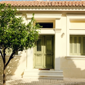 Τι κερδίζει και τι στερείται η χώρα από το Airbnb