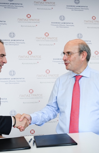 Παπαστράτος: Δωρεά στο Συντονιστικό Επιχειρησιακό Κέντρο Καταπολέμησης Λαθρεμπορίου