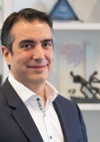 Το Πρόσωπο : Διονύσης Χιντζίδης