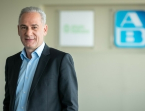 ΑΒ Βασιλόπουλος: Πώς η «εκτόξευση» του τουρισμού επανακαθορίζει τη στρατηγική του