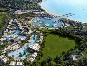 Η οικογένεια που ίδρυσε το Sani Resort επιστρέφει στη Χαλκιδική