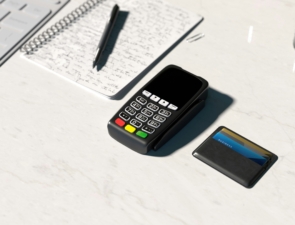 «Πόλεμος» εξωδίκων της Viva Wallet με Entersoft και Softone στο βωμό των POS