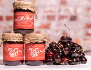 Fruit Stories: Δύο αδέρφια έβαλαν τα φρούτα της Έδεσσας σε βαζάκι