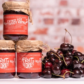 Fruit Stories: Δύο αδέρφια έβαλαν τα φρούτα της Έδεσσας σε βαζάκι