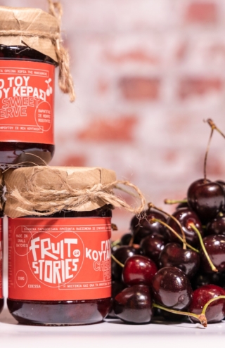Fruit Stories: Δύο αδέρφια έβαλαν τα φρούτα της Έδεσσας σε βαζάκι
