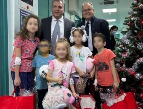 Χριστουγεννιάτικα δώρα για 300 παιδιά που νοσηλεύονται σε νοσοκομεία του Βουκουρεστίου