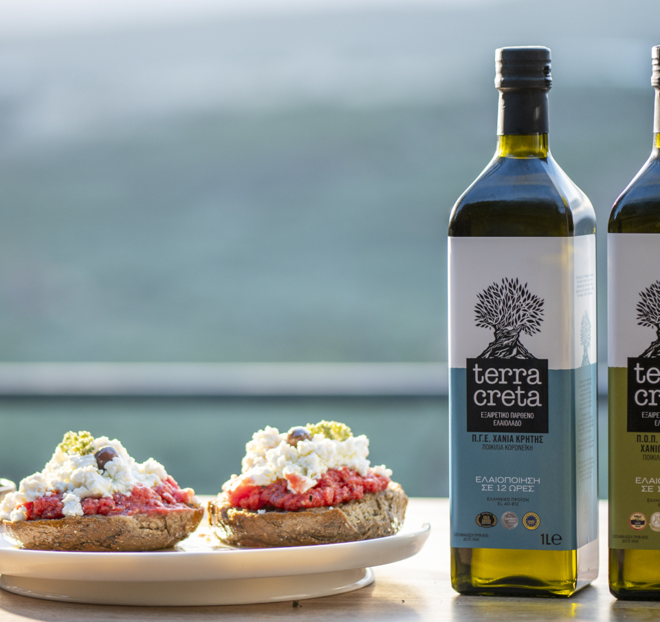 Η Terra Creta «Αγαπάει το Ελαιόλαδο. Πολύ.» και το δηλώνει  με την νέα της καμπάνια!