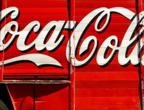 Coca-Cola Τρία Έψιλον: Καινοτομία, επενδύσεις και βιωσιμότητα σε πρώτο πλάνο