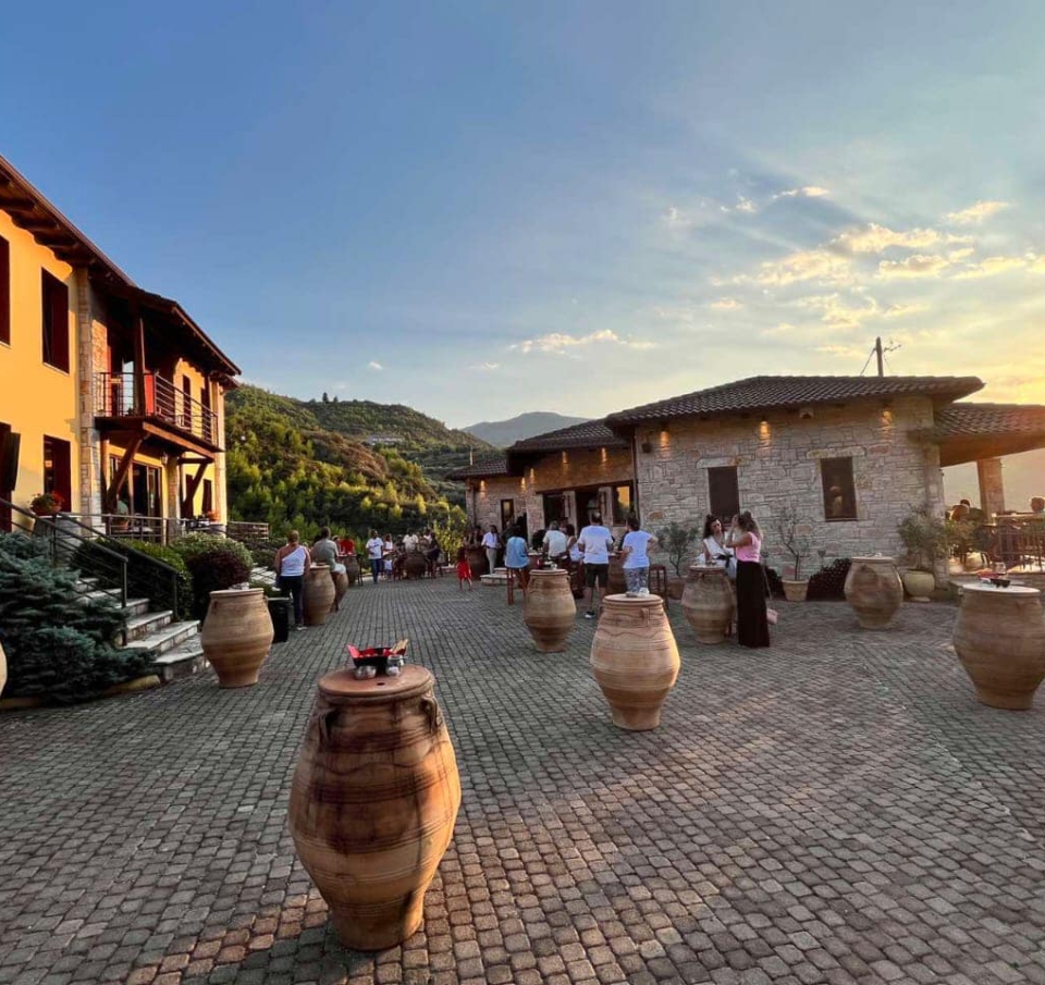 Κτήμα Τετράμυθος: Η ολική επαναφορά μετά τις πυρκαγιές του 2007 και η προσήλωση στα φυσικά κρασιά