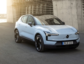 2024: Ακόμη ένα ιστορικό ρεκόρ πωλήσεων για τη Volvo παγκοσμίως και τριπλάσιες πωλήσεις αμιγώς ηλεκτρικών στην Ελλάδα, με «οδηγό» το EX30