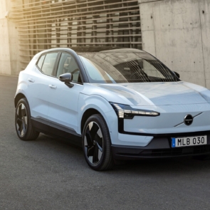 2024: Ακόμη ένα ιστορικό ρεκόρ πωλήσεων για τη Volvo παγκοσμίως και τριπλάσιες πωλήσεις αμιγώς ηλεκτρικών στην Ελλάδα, με «οδηγό» το EX30