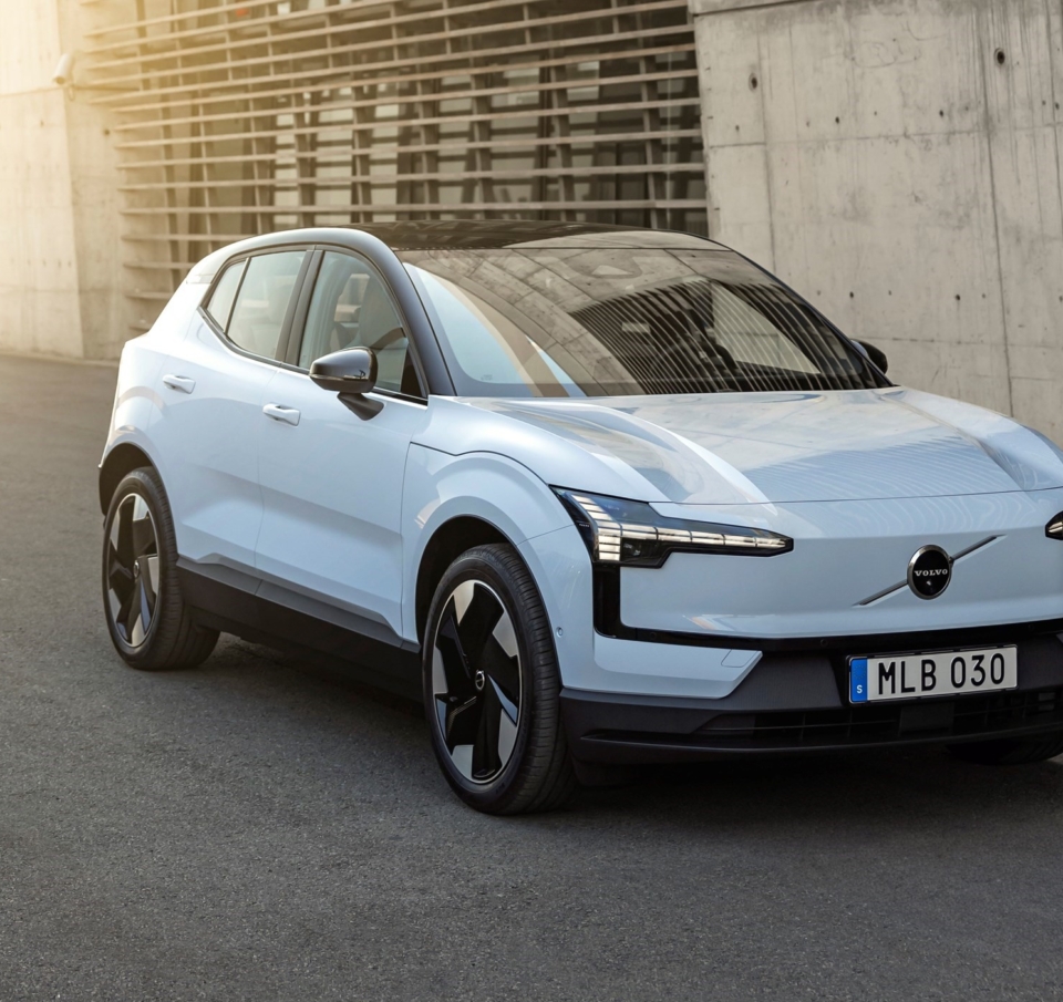 2024: Ακόμη ένα ιστορικό ρεκόρ πωλήσεων για τη Volvo παγκοσμίως και τριπλάσιες πωλήσεις αμιγώς ηλεκτρικών στην Ελλάδα, με «οδηγό» το EX30
