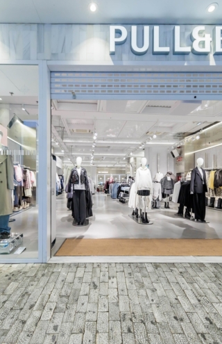 Η Pull&#038;Bear επαναλειτουργεί το flagship κατάστημά της στην Αθήνα