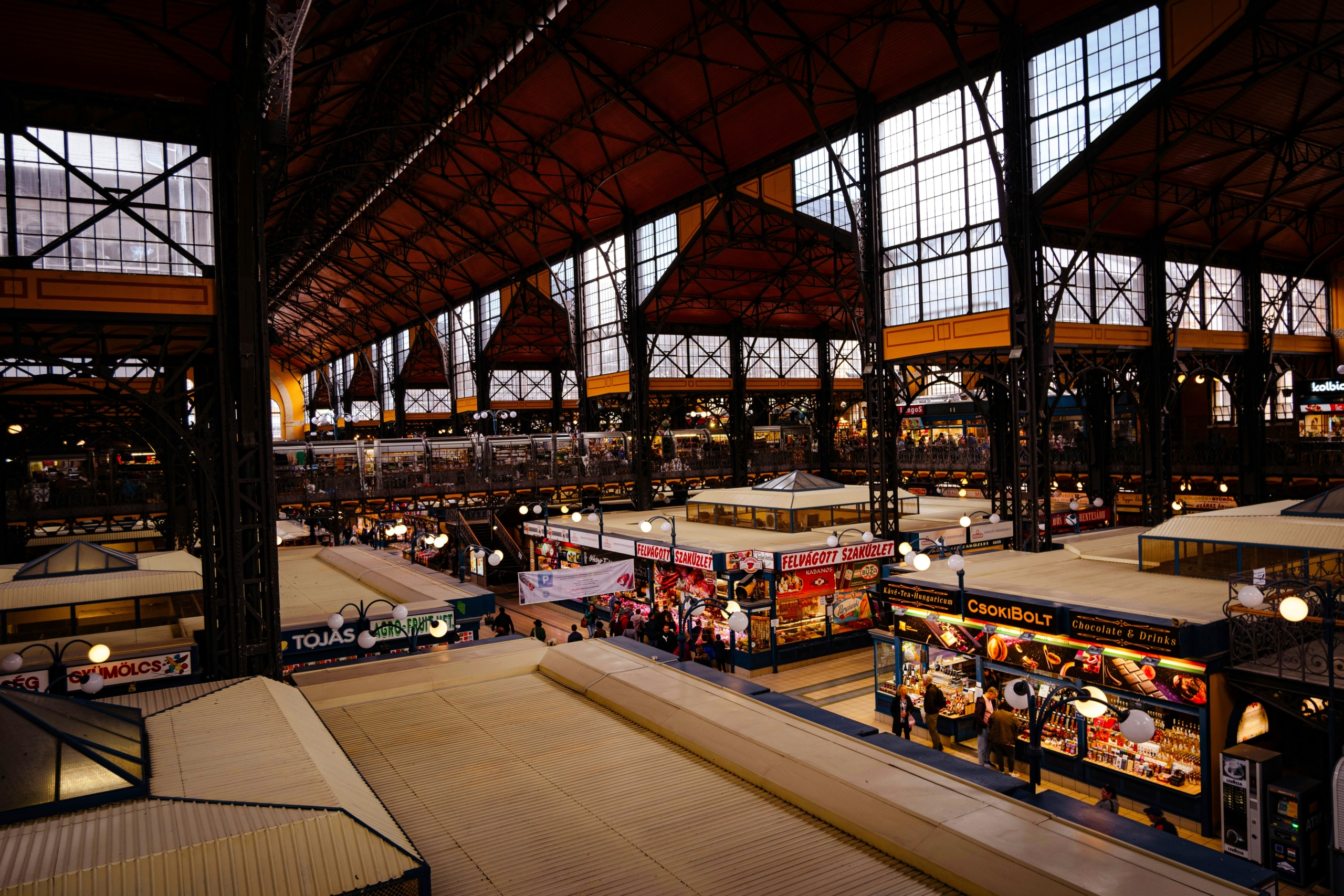 Food halls: Η περίπτωση του Πειραιά και στο στοίχημα των στοών Μοδιάνο και Αρσακείου