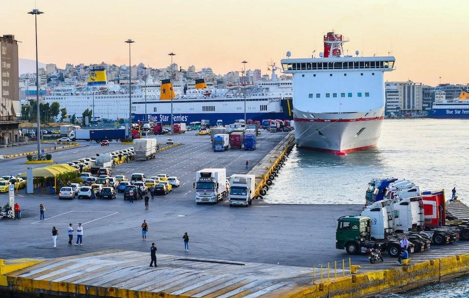 Οι ΗΠΑ «μαυρίζουν» την COSCO, η Αθήνα Ανησυχεί και το Παγκόσμιο Εμπόριο Περιμένει τον Ντόναλντ Τραμπ να Μπει στον Λευκό Οίκο