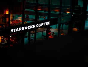 Η πτώση των Starbucks