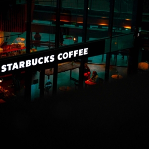 Ο ακριβοπληρωμένος CEO των Starbucks &#8211; των 112 εκ. δολαρίων το χρόνο