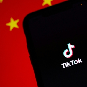 Στέλνει ο Ντόναλντ Τραμπ το TikTok στην «αγκαλιά» του Ίλον Μασκ;