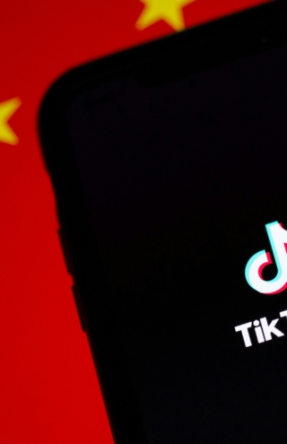 Στέλνει ο Ντόναλντ Τραμπ το TikTok στην «αγκαλιά» του Ίλον Μασκ;