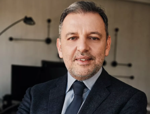 Χάρης Μπρουμίδης: 9 χρόνια ηγεσίας, €1,3 δισ. επενδύσεις και στρατηγικές πρωτοβουλίες που μεταμόρφωσαν την Vodafone Ελλάδας και άφησαν ισχυρό αποτύπωμα στις ψηφιακές υποδομές της χώρας.