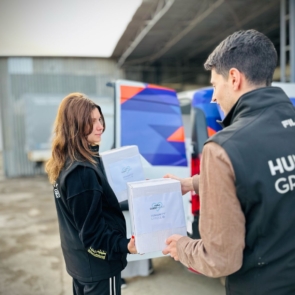 Το Giant Heart της Novibet στο πλευρό των σεισμόπληκτων της Σαντορίνης