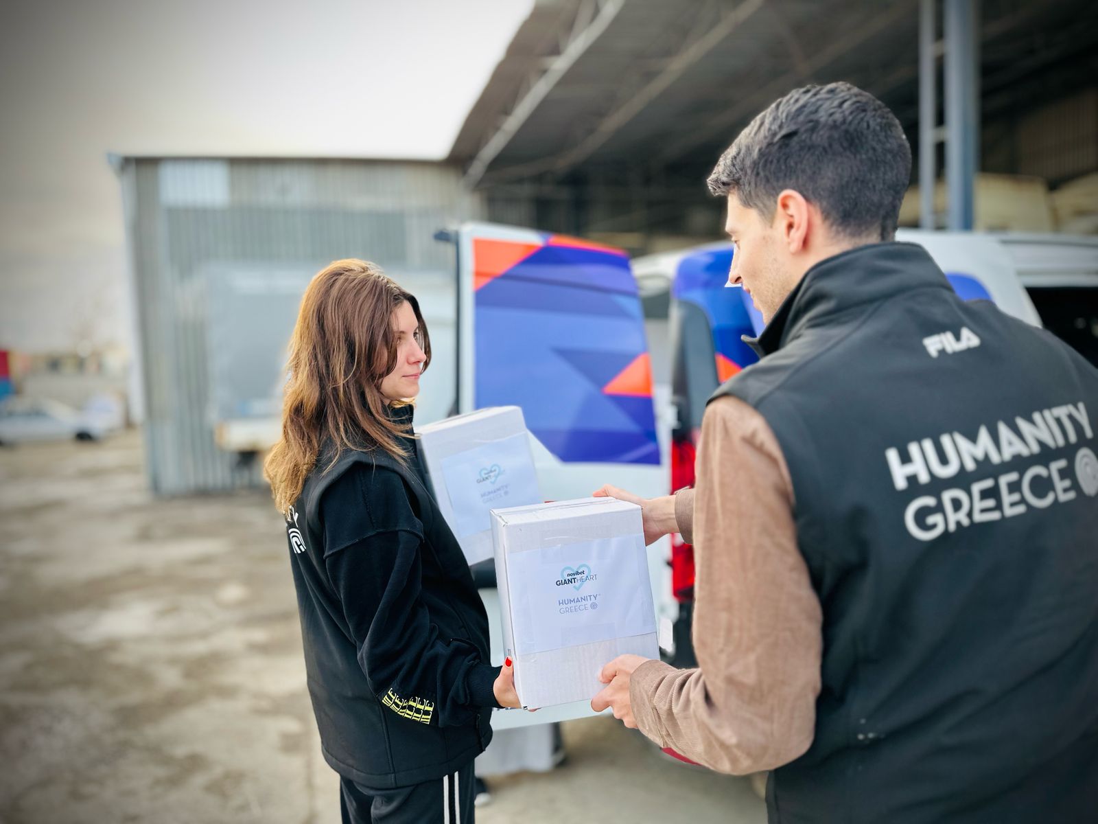 Το Giant Heart της Novibet στο πλευρό των σεισμόπληκτων της Σαντορίνης