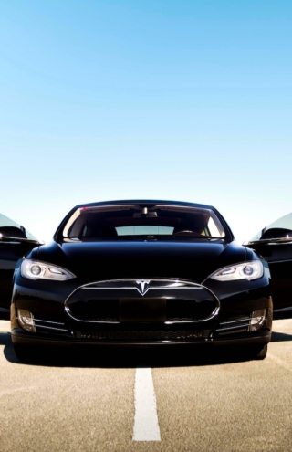Tesla: Η εταιρεία του Μασκ χάνει έδαφος παγκοσμίως, αλλά κερδίζει στην Ελλάδα