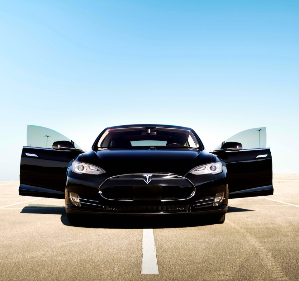 Tesla: Η εταιρεία του Μασκ χάνει έδαφος παγκοσμίως, αλλά κερδίζει στην Ελλάδα