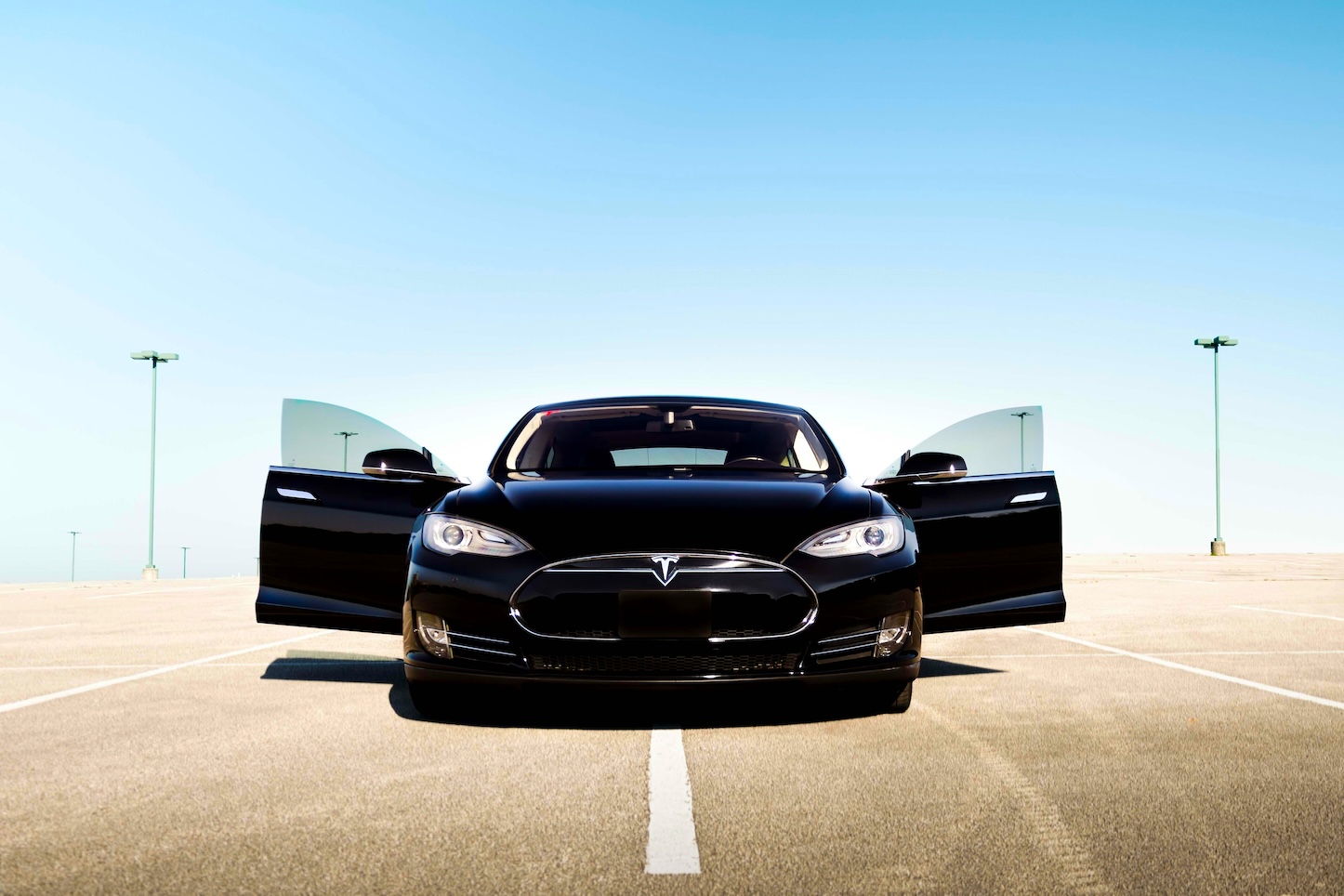 Tesla: Η εταιρεία του Μασκ χάνει έδαφος παγκοσμίως, αλλά κερδίζει στην Ελλάδα