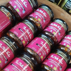 The Chilli Factor Organic Farm: Από τα κόμιξ στην παραγωγή σπάνιων κηπευτικών