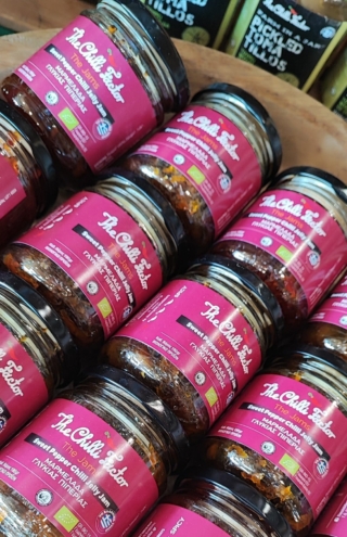 The Chilli Factor Organic Farm: Από τα κόμιξ στην παραγωγή σπάνιων κηπευτικών