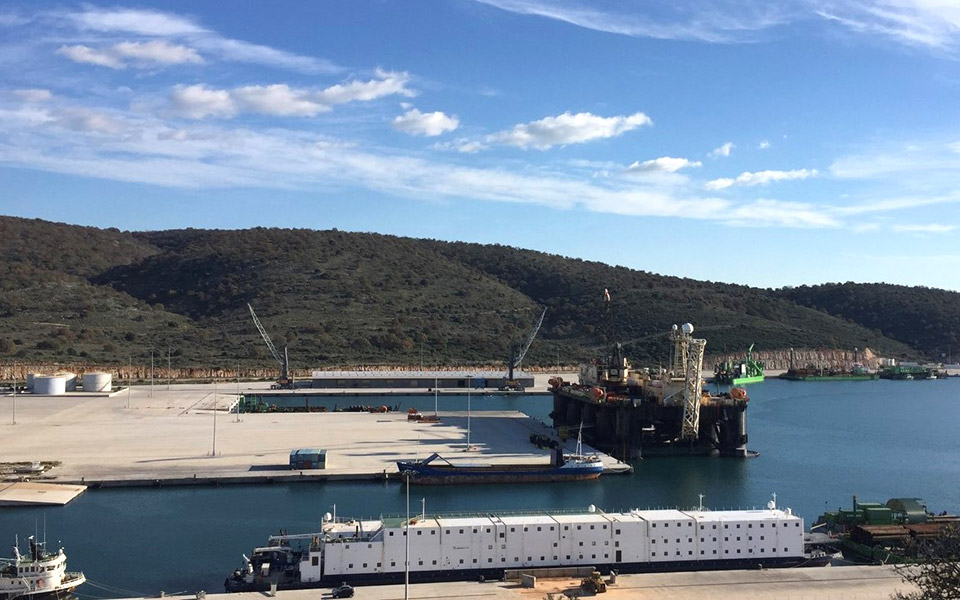 Η περιπετειώδης επένδυση των 524 εκατομμυρίων πέρασε από τη «χαραμάδα» του ανασχηματισμού