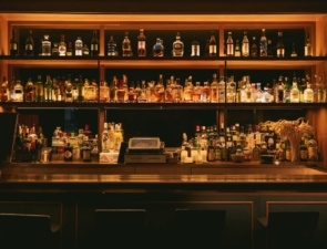 Γιατί οι νέες γενιές εγκαταλείπουν το αλκοόλ