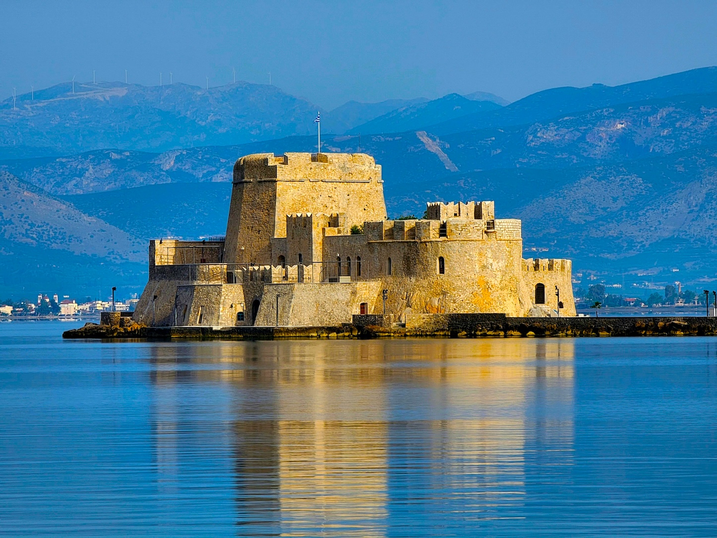 Δεν πωλείται τελικά το Μπούρτζι
