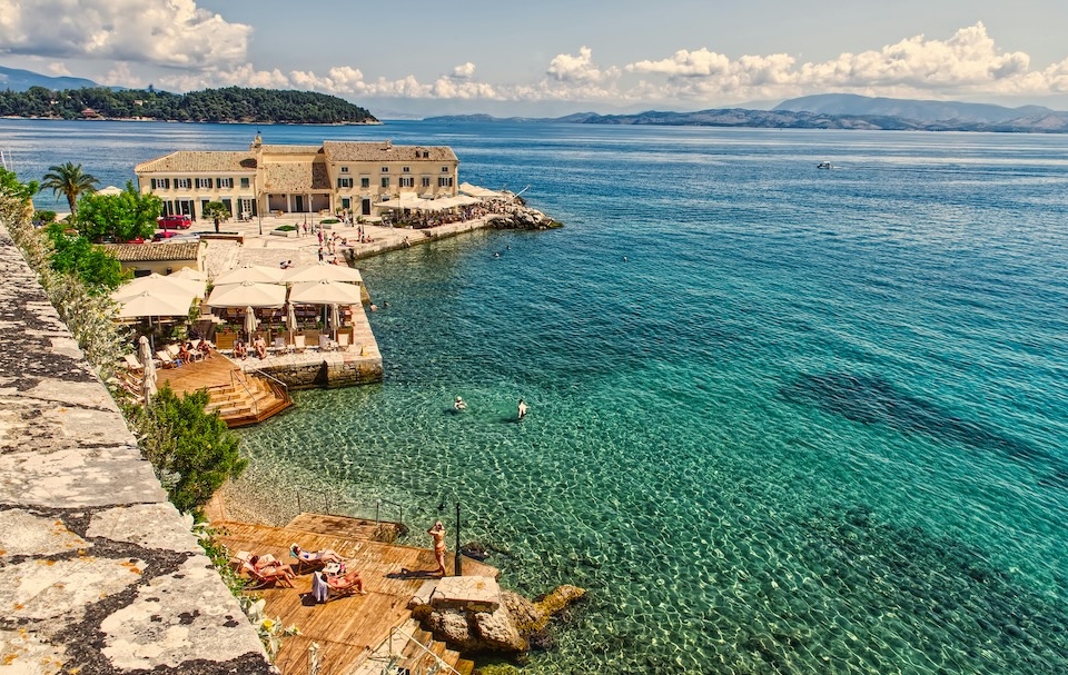 Τουρισμός 2025: Η Ελλάδα διατηρεί τη δυναμική της στις βασικές αγορές, παρά τις παγκόσμιες προκλήσεις