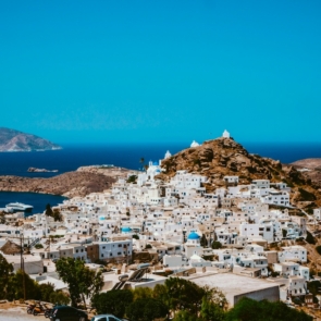 Η υπερδόμηση σηκώνει σκόνη στις Κυκλάδες