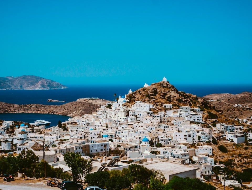 Η υπερδόμηση σηκώνει σκόνη στις Κυκλάδες