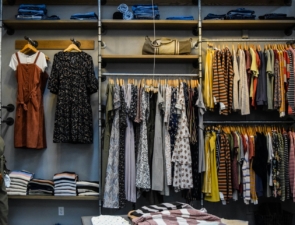 Η απόλυτη επικράτηση των thrift shops φυσικά και ψηφιακά