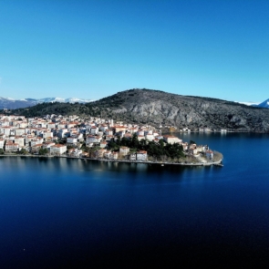 Μπορεί η αποκέντρωση να λύσει το στεγαστικό;