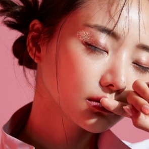 Η βιομηχανία της K-pop, η συνεχής άνοδος, η τελειότητα στην εμφάνιση και η σκοτεινή πλευρά