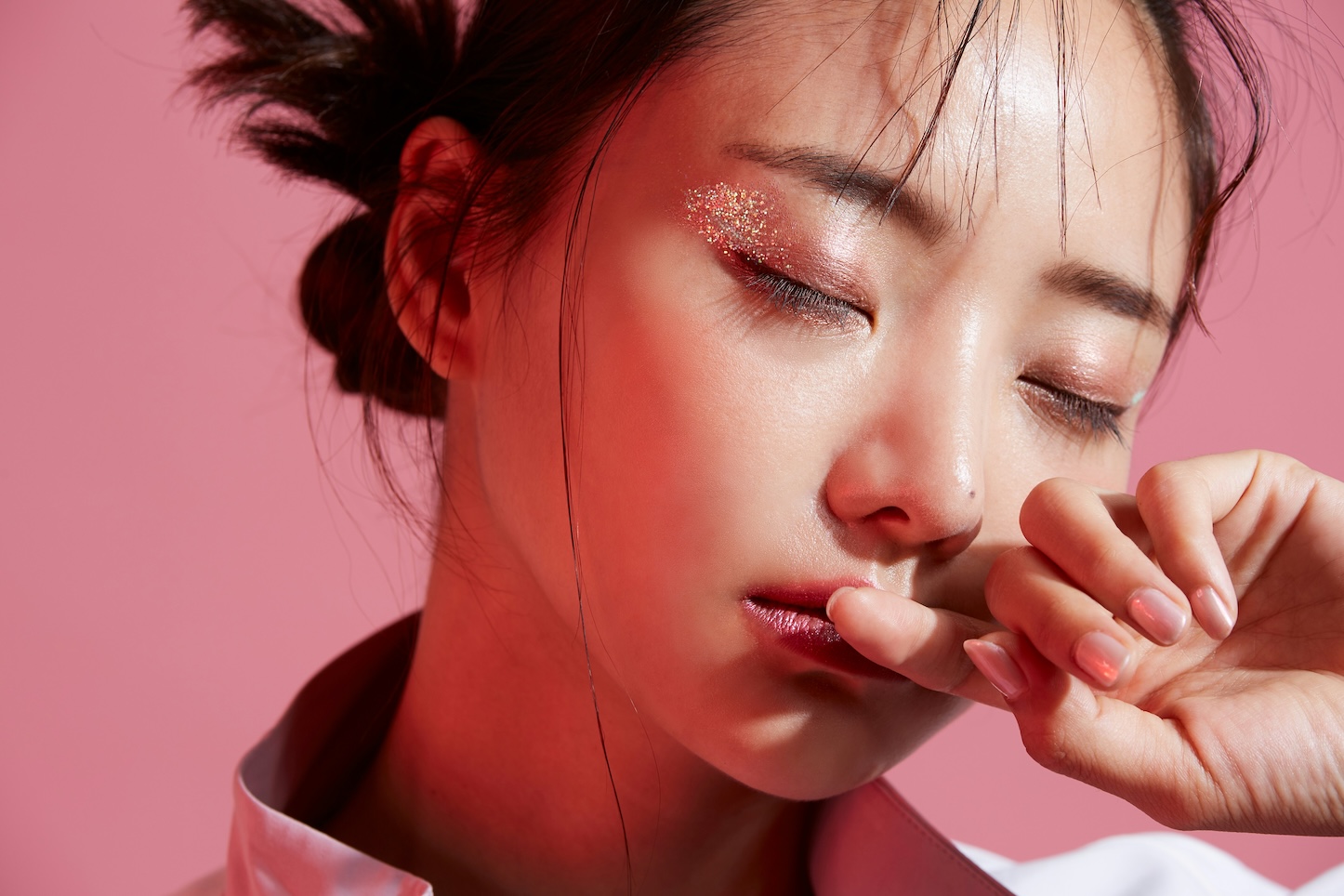 Η βιομηχανία της K-pop, η συνεχής άνοδος, η τελειότητα στην εμφάνιση και η σκοτεινή πλευρά