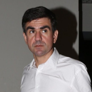 Πώς ο Νίκος Βαρδινογιάννης οδηγεί σε νέα μεγέθη την Real Consulting