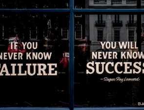 Οι λόγοι που η προσπάθεια της Amazon να έχει καταστήματα δεν πήγε καλά