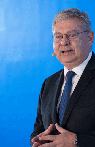 HELLENiQ ENERGY: Στρατηγική επενδύσεων 4 δισ. ευρώ για το αύριο της ενέργειας
