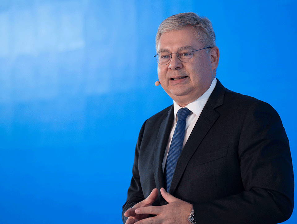 HELLENiQ ENERGY: Στρατηγική επενδύσεων 4 δισ. ευρώ για το αύριο της ενέργειας