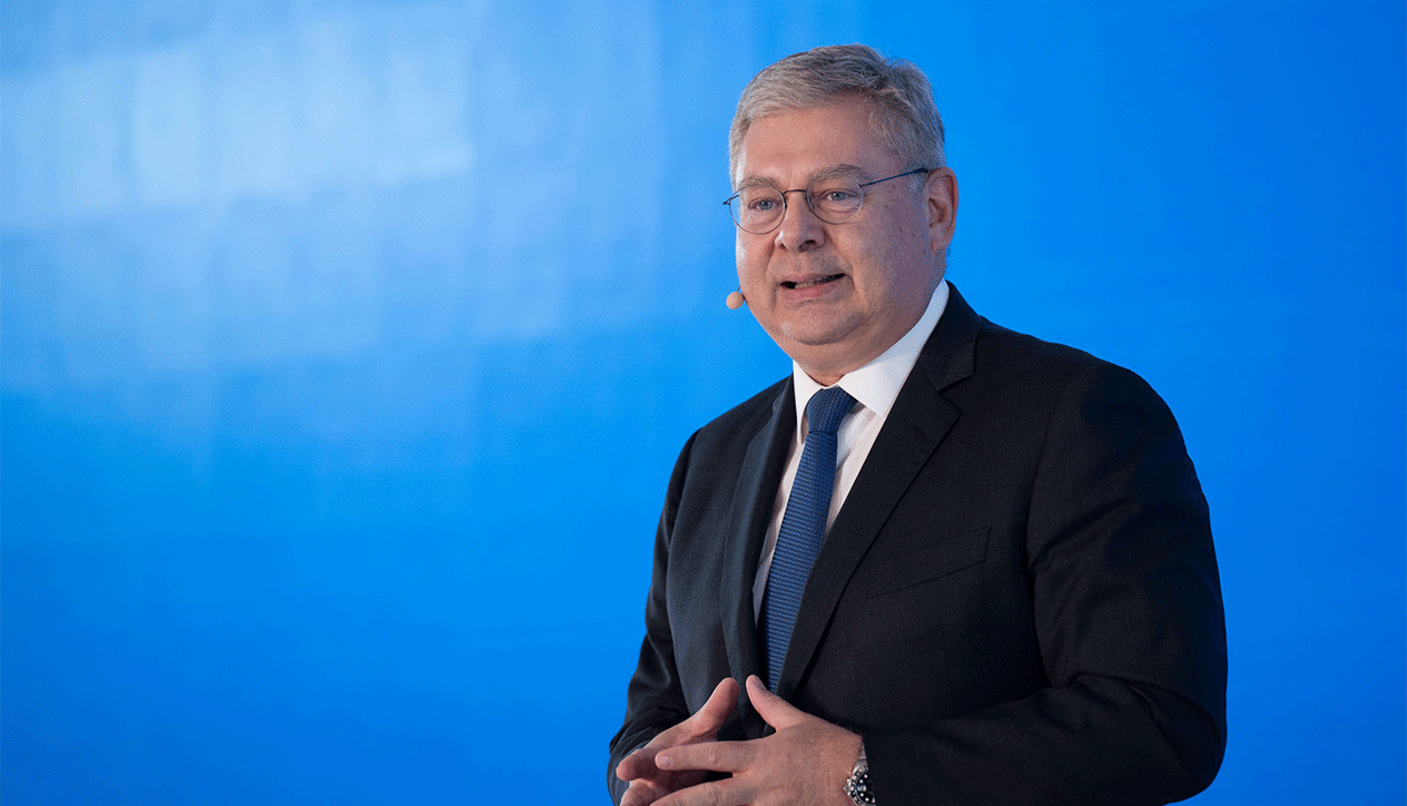 HELLENiQ ENERGY: Στρατηγική επενδύσεων 4 δισ. ευρώ για το αύριο της ενέργειας