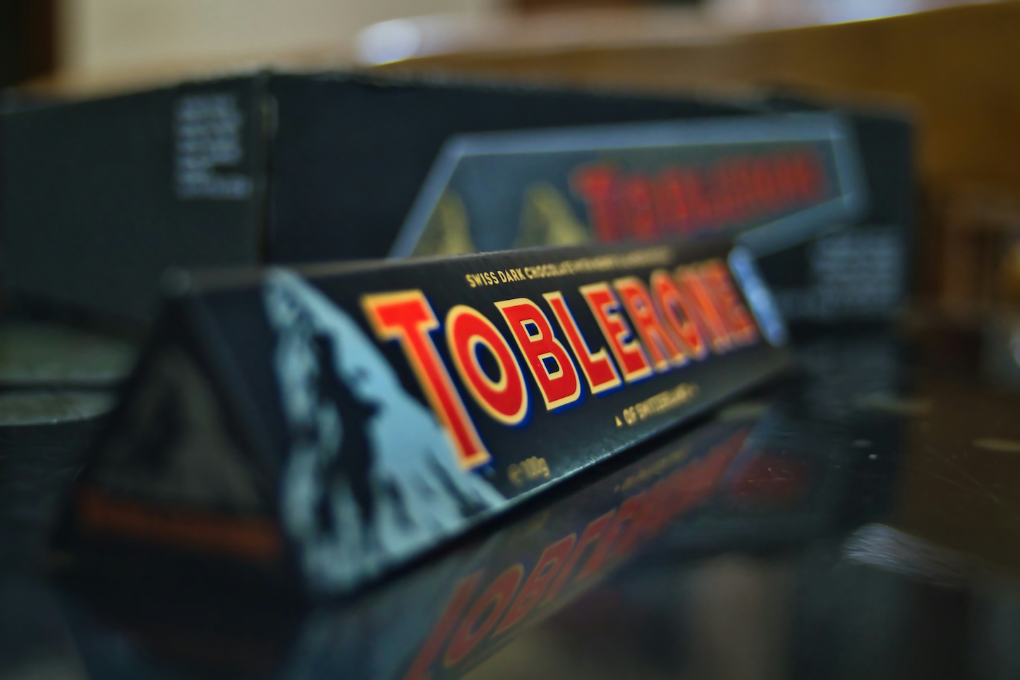 Το πικρό τέλος της γλυκιάς μαύρης Toblerone: 60 χρόνια ιστορικού θριάμβου υπό τον ζυγό της Shrinkflation και των νέων τάσεων