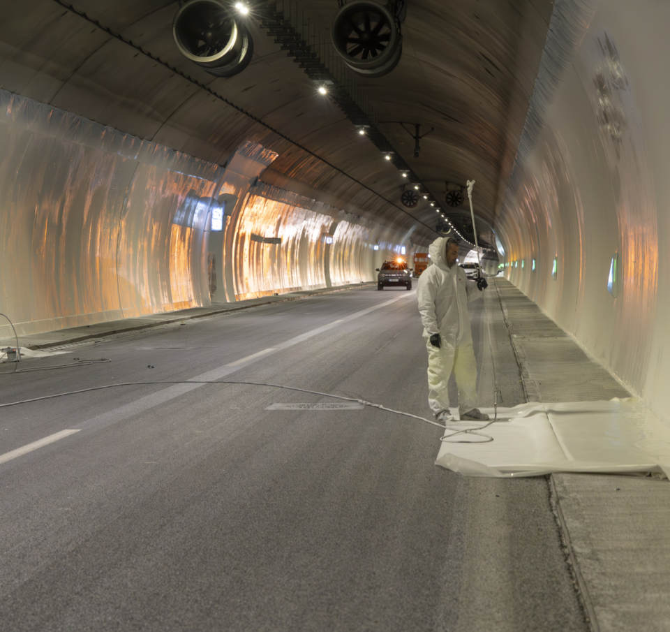 Ολυμπία Οδός και Vitex καινοτομούν για καθαρές επιφάνειες στα τούνελ του αυτοκινητοδρόμου