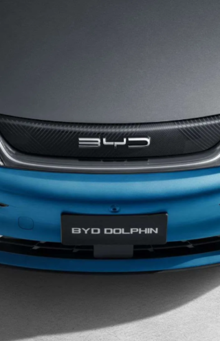 Η κινέζικη BYD που χλεύαζε ο Έλον Μάσκ αναπτύσσεται ταχύτατα και στην Ελλάδα